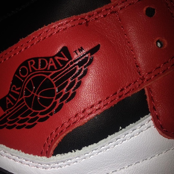 Jordan 1 Chicago 2015 - Picture 3 of 3